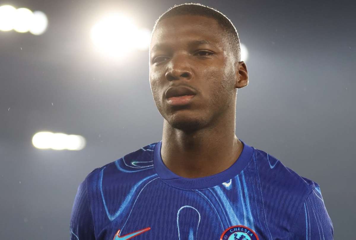 El ecuatoriano Moises Caicedo brill&oacute; con su volea en Old Trafford.