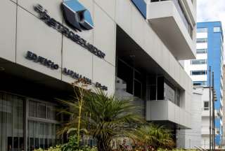 Petroecuador acaba con los 'sueldos dorados' y anuncia ahorro USD 1,7 millones