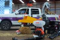 El Ministerio de Agricultura entregó títulos de propiedad, unidades móviles agropecuarias e insumos a productores rurales de Azuay.
