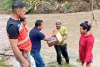 La Secretaría de Riesgos entregó ayudas en la provincia de Manabí tras las fuertes lluvias.
