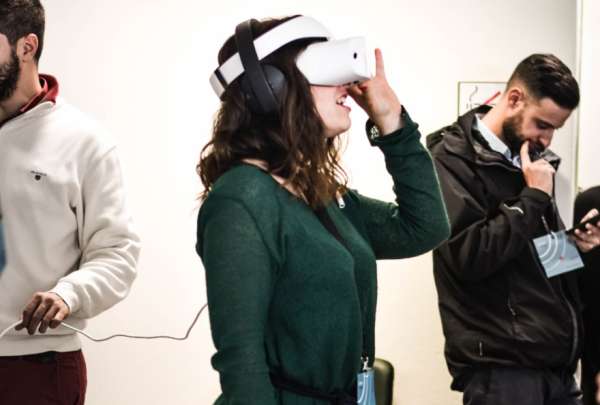 Zuckerberg vaticin&oacute; reuniones con hologramas para 2027