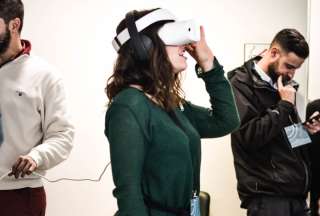 Zuckerberg vaticin&oacute; reuniones con hologramas para 2027