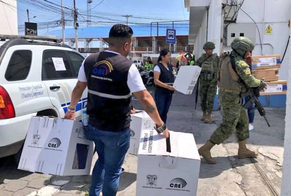 El material electoral para la Consulta Popular ya se ha entregado en ocho provincias del pa&iacute;s. 