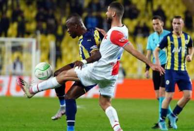&Eacute;nner Valencia jug&oacute; en la derrota del Fenerbahce como local por la UEFA Europa League