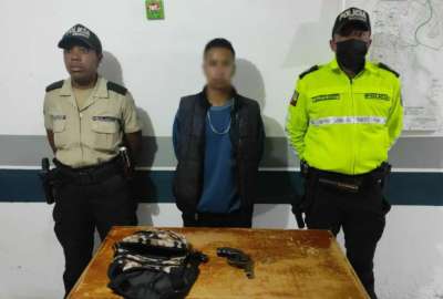 Polic&iacute;a Nacional detuvo a un sujeto que ten&iacute;a un arma de fuego en Quito