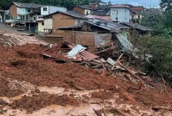 Un deslave se produjo en la parroquia Lauro Guerrero en el cant&oacute;n Paltas de Loja. Ocurri&oacute; en la madrugada de este viernes, 4 de abril de 2025.&nbsp;