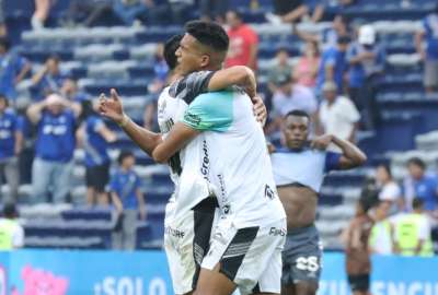 Los jugadores de Macar&aacute; celebran el tanto marcado por Facundo Pons, en la fecha 13 de la LigaPro.