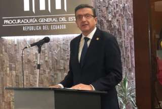 &Iacute;&ntilde;igo Salvador present&oacute; su renuncia irrevocable a la Procuradur&iacute;a