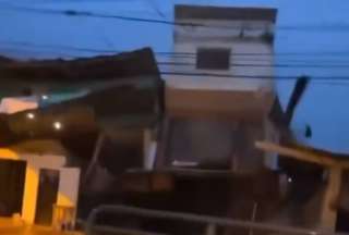 Bol&iacute;var: Lluvias, desbordamiento de r&iacute;o y colapso de viviendas en Echeand&iacute;a