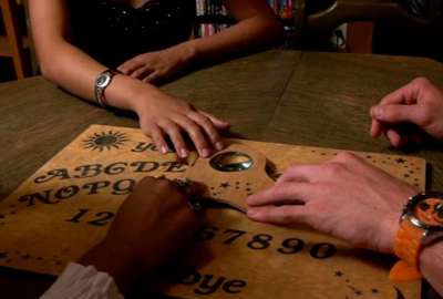 Colombia: m&aacute;s de 30 j&oacute;venes habr&iacute;an sufrido una posesi&oacute;n demoniaca tras jugar con una tabla ouija