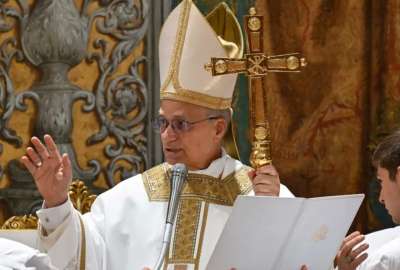 León XIV ofició su primera misa en la Capilla Sixtina acompañado por los cardenales que participaron en su elección.
