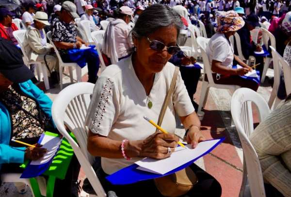 Quito rompi&oacute; un R&eacute;cord Guinness. 6.775 personas dibujaron la capital.&nbsp;