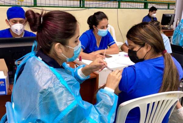 Quito contin&uacute;a con la campa&ntilde;a de vacunaci&oacute;n masiva contra el covid-19.
