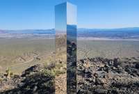 Senderistas se quedaron sorprendidos por un hallazgo en un desierto cerca de Las Vegas (Estados Unidos): un monolito.