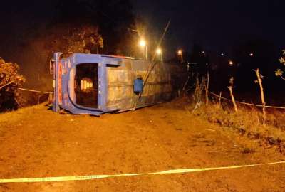 Una persona falleci&oacute; tras el volcamiento de un bus en Cotopaxi.