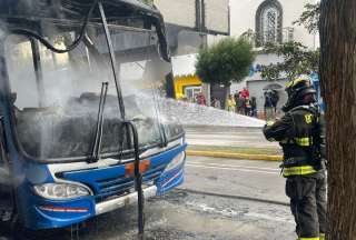 Un autob&uacute;s se incendi&oacute; en Quito