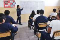 Ministerio de Educación anuncia la reanudación de clases tras paro de transporte en Guayaquil.