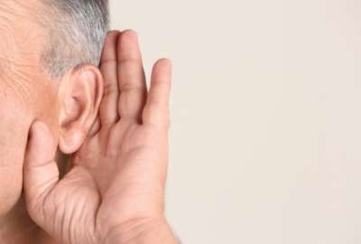 Prestando atenci&oacute;n a estos cinco detalles podr&aacute; descubrir alguna p&eacute;rdida auditiva.