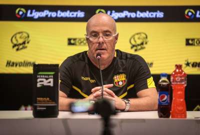 Byron Castillo recibi&oacute; apoyo de varios jugadores