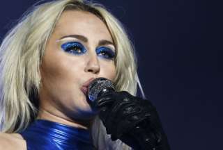 El avi&oacute;n de Miley Cyrus aterriz&oacute; de emergencia por el impacto de un rayo
