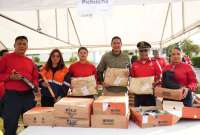 La Secretaría de Riesgos ha coordinado la entrega de varios insumos a los bomberos de varias municipalidades del Ecuador.