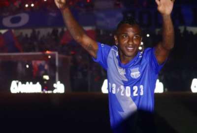 Miller Bola&ntilde;os fue presentado como nuevo fichaje en la 'Explosi&oacute;n Azul'.