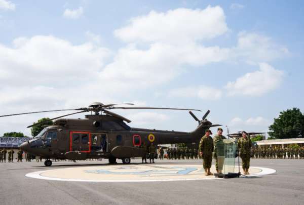 El presidente Daniel Noboa encabez&oacute; la ceremonia de entrega de dos helic&oacute;pteros para la Fuerza Terrestre. 