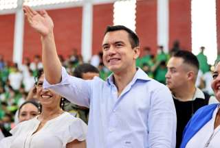 Gobierno firma financiamiento para obras clave en Manab&iacute;