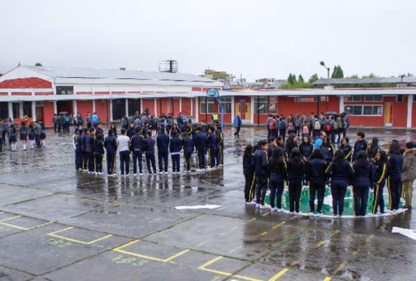 Ecuador refuerza medidas para mitigar el impacto de las lluvias en el sistema educativo