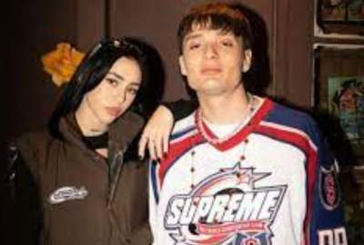 Peso Pluma y su novia Niki Nicole estuvieron juntos en M&eacute;xico.