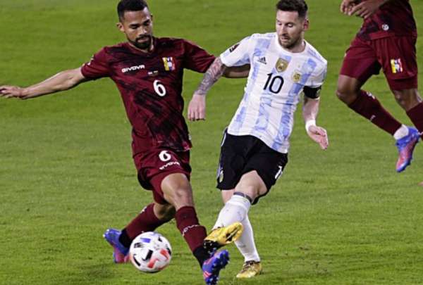 Argentina gole&oacute; 3-0 a Venezuela