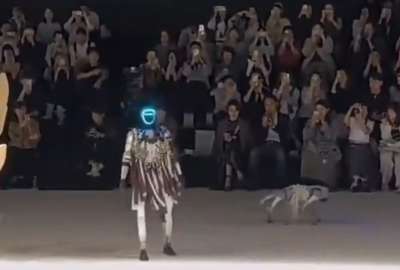 As&iacute; fue la pasarela de un modelo robot en la Semana de la Moda de Shangh&aacute;i.