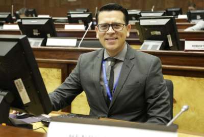 Henry Bosquez dej&oacute; la bancada corre&iacute;sta.
