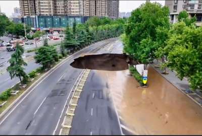 Dos carreteras están afectadas en China y en México luego de que se produjeran enormes socavones.
