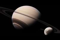 Una luna perdida puede explicar los anillos e inclinaci&oacute;n de Saturno