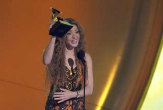 Shakira dedic&oacute; a los migrantes su premio al mejor &aacute;lbum de pop latino en los Grammy