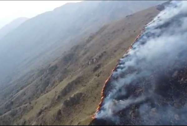  Nueve incendios forestales se registran en Azuay. Las llamas contin&uacute;an hasta este jueves, 14 de noviembre de 2024. 