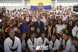 Gobierno entrega USD 200.000 a las Federaciones Deportivas Estudiantiles del pa&iacute;s