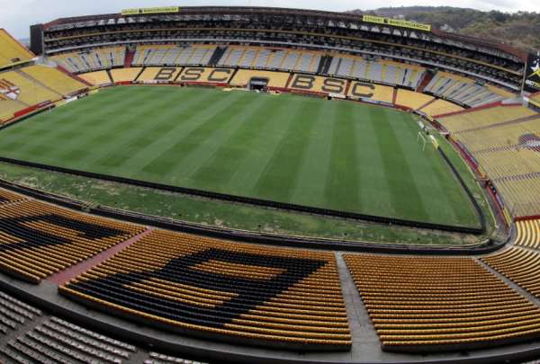Los hinchas podr&aacute;n casarse con sus parejas en la cancha del estadio Monumental.
