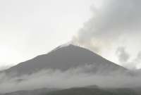 La alerta del volc&aacute;n contin&uacute;a en naranja.