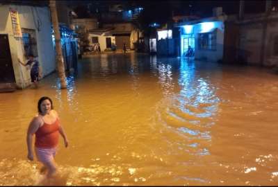 Una tuber&iacute;a rota gener&oacute; inundaciones en Basti&oacute;n Popular, en Guayaquil