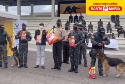 El GIR de la Polic&iacute;a Nacional recibe donaci&oacute;n de alimentos para sus canes