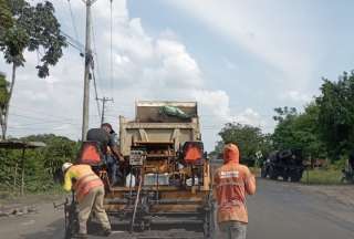 Inician trabajos de bacheo en la v&iacute;a Palestina-Vinces para mejorar la conectividad
