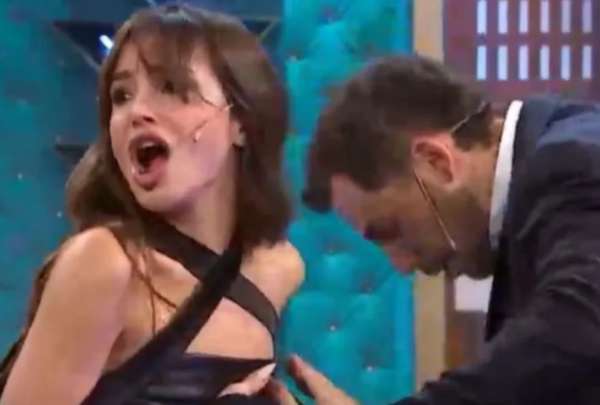 Brenda Asnicar sufri&oacute; un peque&ntilde;o fallo con su vestuario en programa en vivo