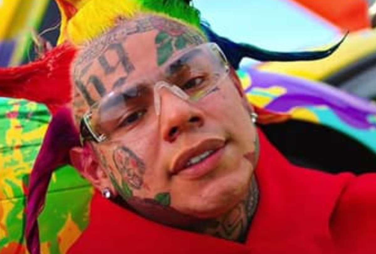 6ix9ine no habr&iacute;a declarado el dinero que regal&oacute; en Ecuador