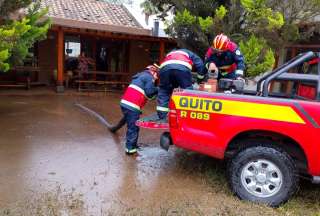 Lluvias provocaron acumulaci&oacute;n de agua y afectaron circulaci&oacute;n en Quito y Guayaquil