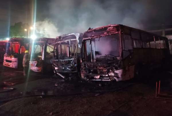 En redes sociales se especulaba que el incendio de los buses correspond&iacute;a a un atentado.