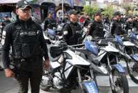 Polic&iacute;a Nacional, Fuerzas Armadas, Agentes Control Metropolitano,  Cuerpo de Bomberos de Quito y Agencia Metropolitana de Control, entre otras. atienden las emergencias en Quito.