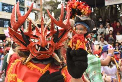 Pelea campal en medio de la Diablada de P&iacute;llaro