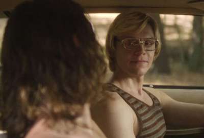 El asesino en serie Jeffrey Dahmer es interpretado por Evan Peters en la serie de Netflix.